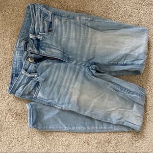 American Eagle Lightwash skinny stretch jeans